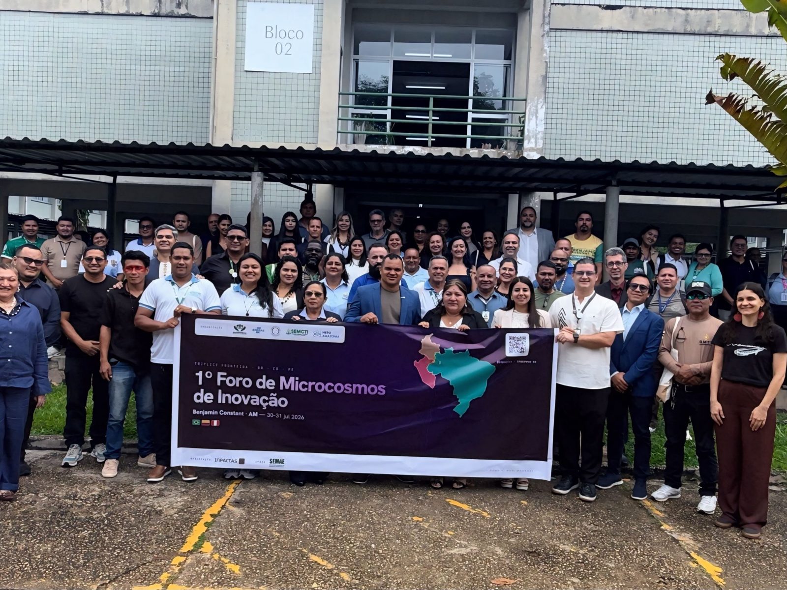 Foto de grupo do 1º Foro de Microcosmos de Inovação